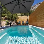 Olive Garden-pool, Privacy & Parking 马卡尔斯卡