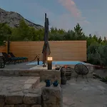 Olive Garden-pool, Privacy & Parking * 马卡尔斯卡
