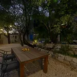 Olive Garden-pool, Privacy & Parking 度假居