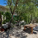 度假居 Olive Garden-pool, Privacy & Parking 马卡尔斯卡