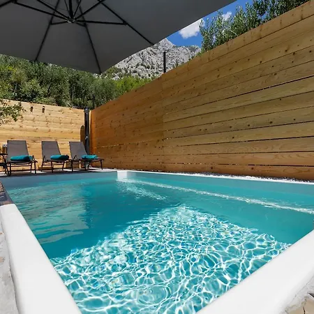 Olive Garden-pool, Privacy & Parking Feriehus *