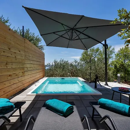 Olive Garden-pool, Privacy & Parking