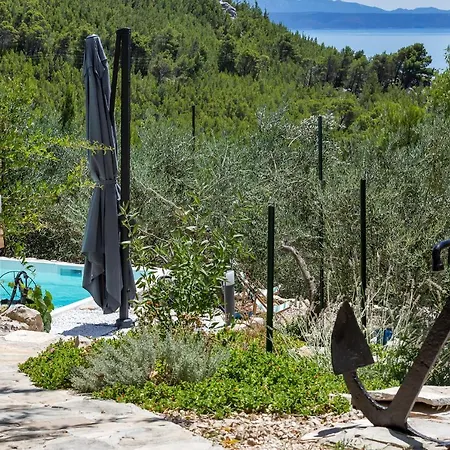 Olive Garden-pool, Privacy & Parking Feriehus *