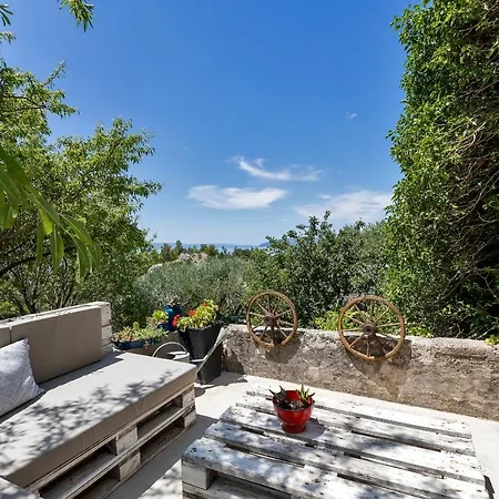 Feriehus Olive Garden-pool, Privacy & Parking