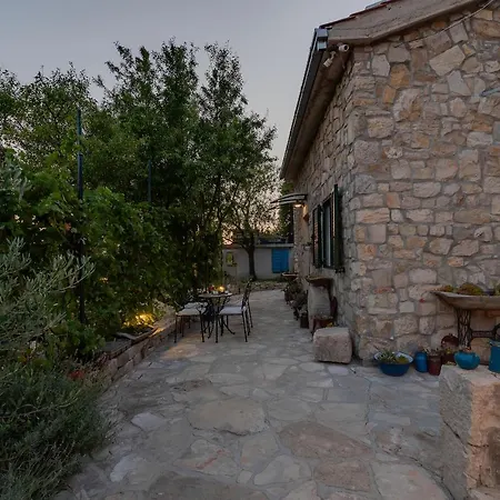 Olive Garden-pool, Privacy & Parking Feriehus