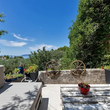 Feriehus Olive Garden-pool, Privacy & Parking