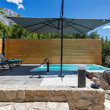 Feriehus Olive Garden-pool, Privacy & Parking