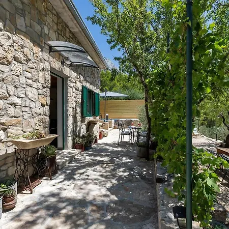 Feriehus Olive Garden-pool, Privacy & Parking