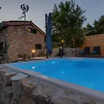 Olive Garden-pool, Privacy & Parking Σπίτι διακοπών *