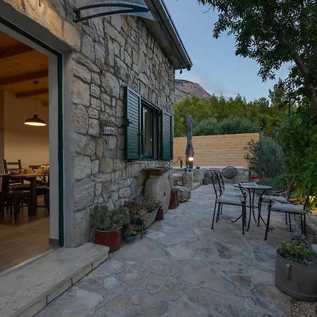 Olive Garden-pool, Privacy & Parking * 마카르스카