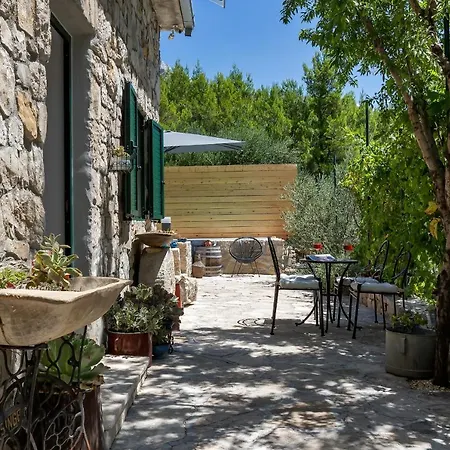 Tatil Evi Olive Garden-pool, Privacy & Parking Makarska
