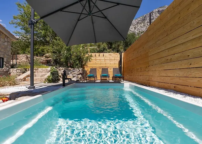 Olive Garden-pool, Privacy & Parking Makarska