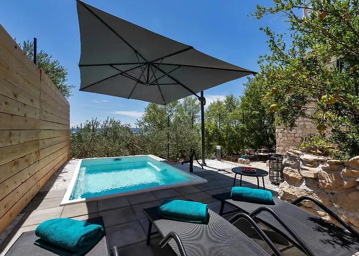 Olive Garden-pool, Privacy & Parking