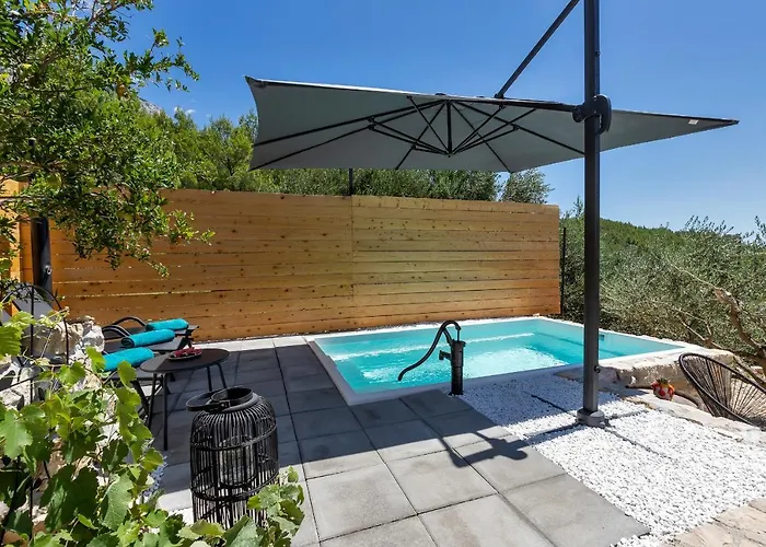 Olive Garden-pool, Privacy & Parking *