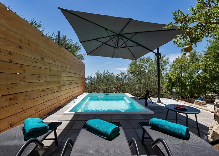 Olive Garden-pool, Privacy & Parking