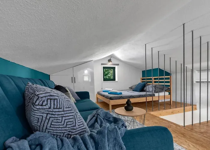 Olive Garden-pool, Privacy & Parking Holiday home *