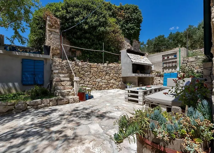 Olive Garden-pool, Privacy & Parking *