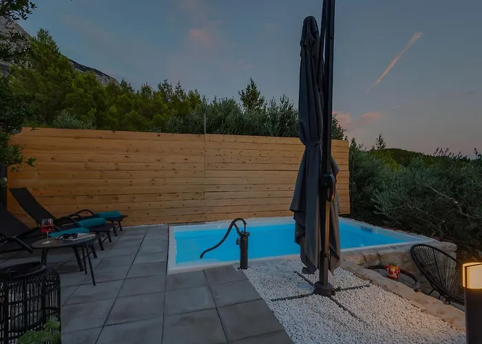 Olive Garden-pool, Privacy & Parking Holiday home Makarska