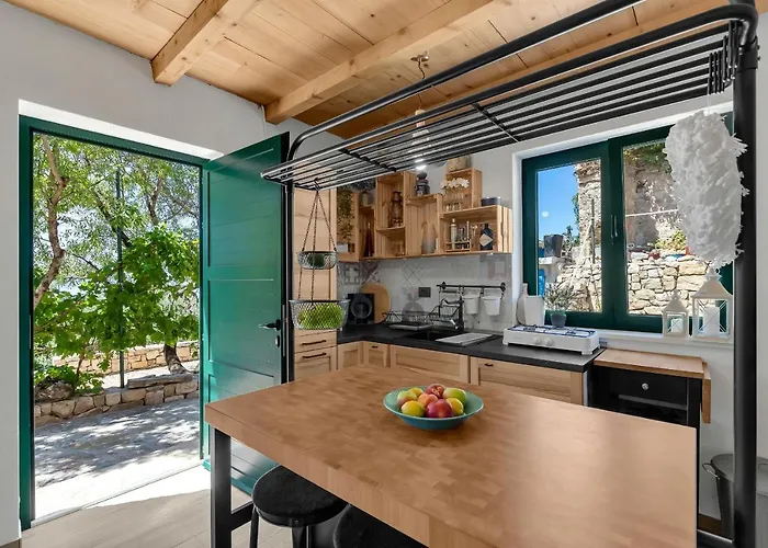 Olive Garden-pool, Privacy & Parking *