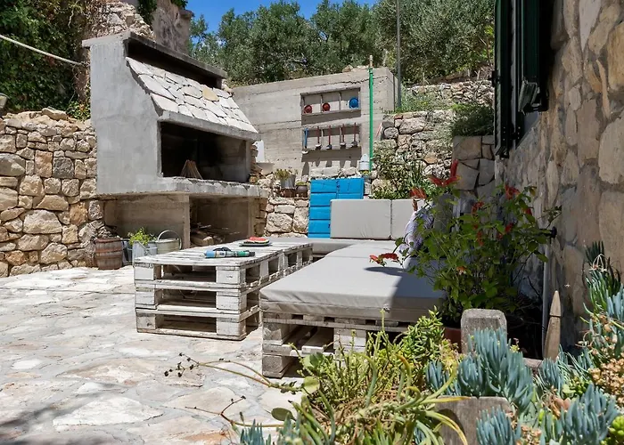 Holiday home Olive Garden-pool, Privacy & Parking Makarska