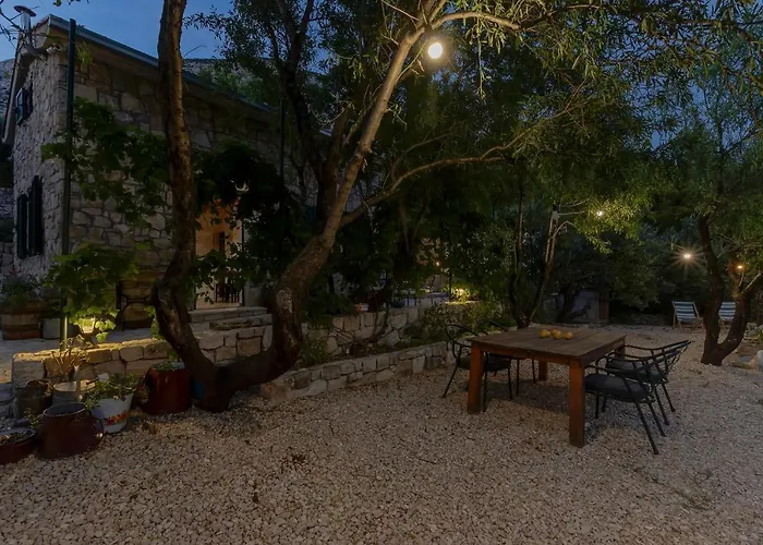 Olive Garden-pool, Privacy & Parking Makarska