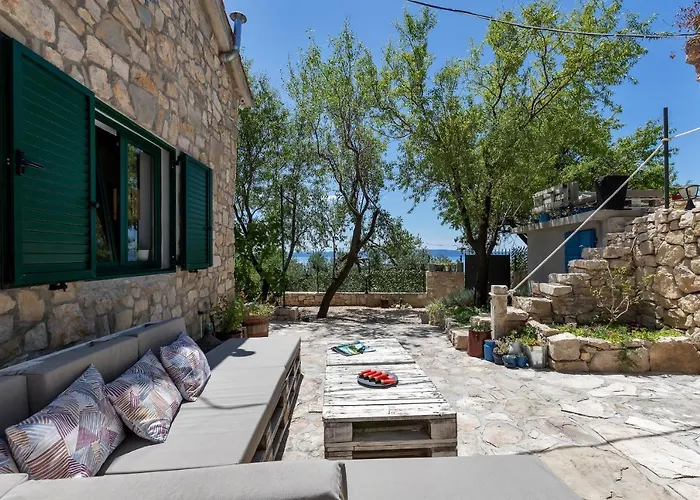 Olive Garden-pool, Privacy & Parking