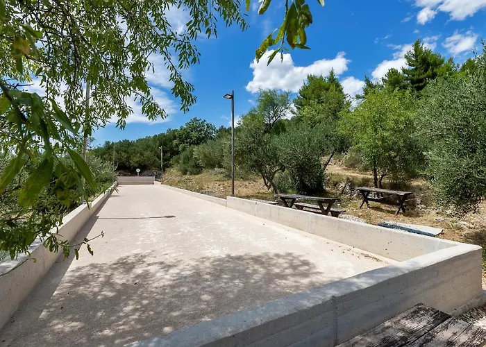 Olive Garden-pool, Privacy & Parking *