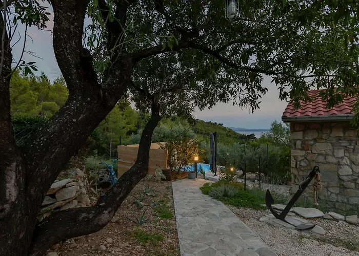 Holiday home Olive Garden-pool, Privacy & Parking Makarska