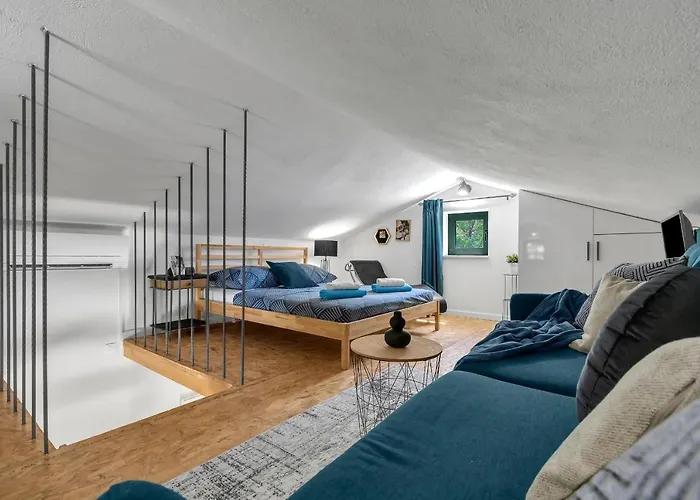 Olive Garden-pool, Privacy & Parking Holiday home