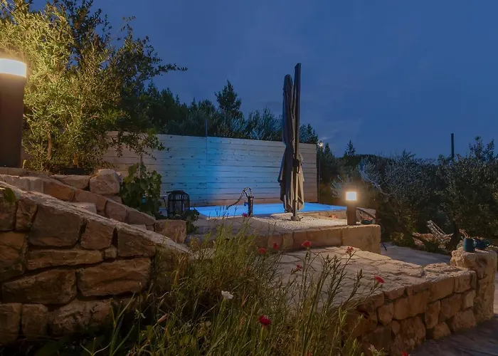 Holiday home Olive Garden-pool, Privacy & Parking Makarska