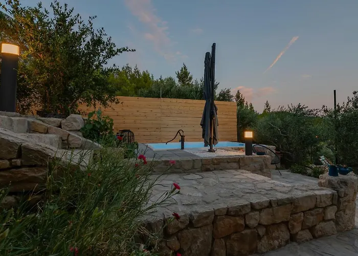 Olive Garden-pool, Privacy & Parking Makarska