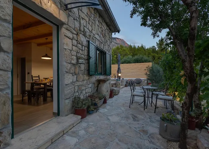 Olive Garden-pool, Privacy & Parking * Μακάρσκα