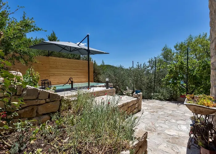 Olive Garden-pool, Privacy & Parking