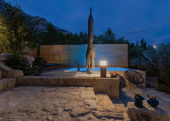 Holiday home Olive Garden-pool, Privacy & Parking Makarska