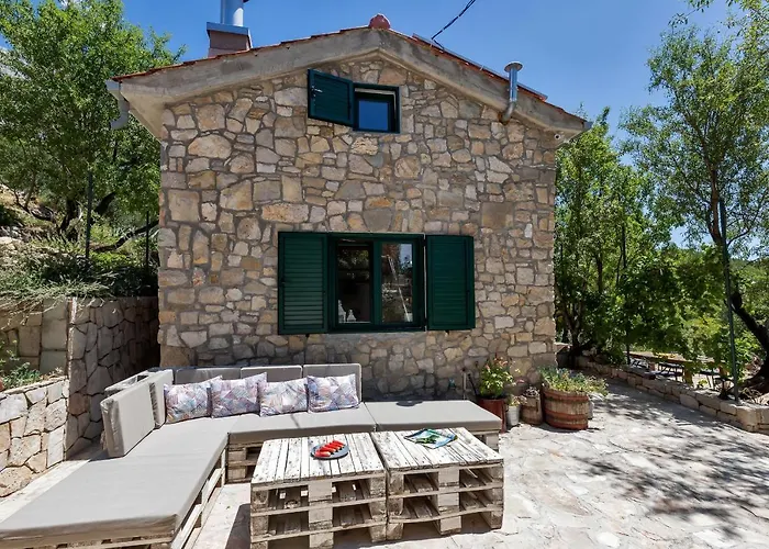 Holiday home Olive Garden-pool, Privacy & Parking Makarska