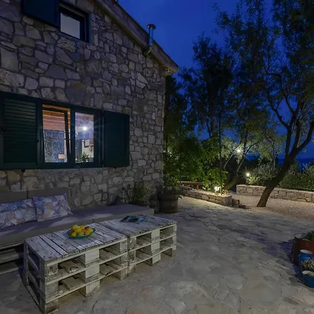 Olive Garden-pool, Privacy & Parking * Μακάρσκα