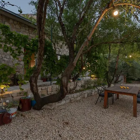 Dom wakacyjny Olive Garden-pool, Privacy & Parking