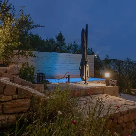 Dom wakacyjny Olive Garden-pool, Privacy & Parking Makarska