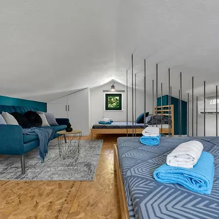 Olive Garden-pool, Privacy & Parking Dom wakacyjny Makarska