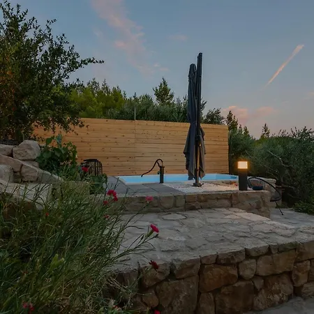 Olive Garden-pool, Privacy & Parking Μακάρσκα