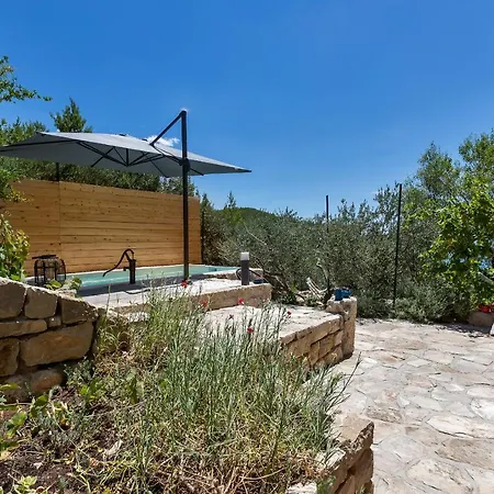 Olive Garden-pool, Privacy & Parking