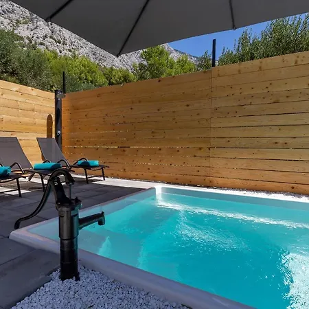 Dom wakacyjny Olive Garden-pool, Privacy & Parking
